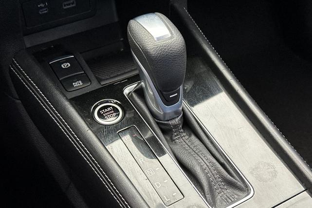 Photo of 2021 Boulder Gray Pearl Nissan Kicks