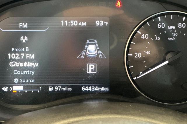 Photo of 2021 Boulder Gray Pearl Nissan Kicks