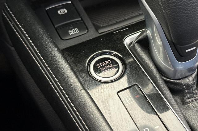 Photo of 2021 Boulder Gray Pearl Nissan Kicks