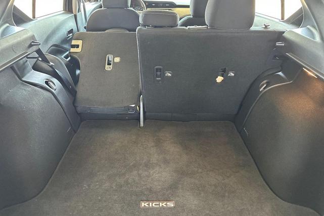 Photo of 2021 Boulder Gray Pearl Nissan Kicks
