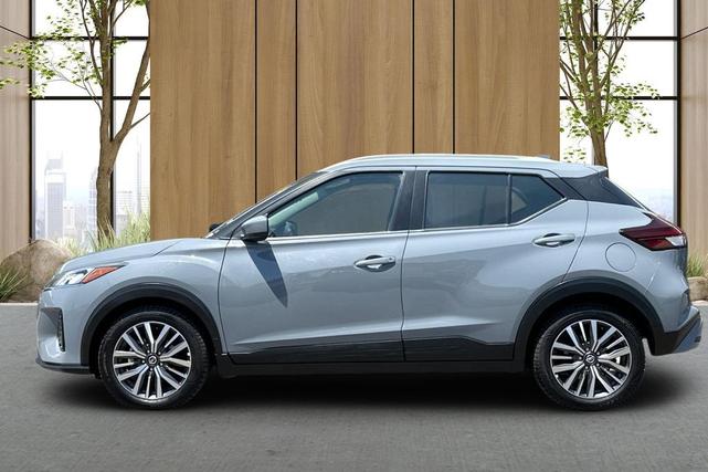 Photo of 2021 Boulder Gray Pearl Nissan Kicks