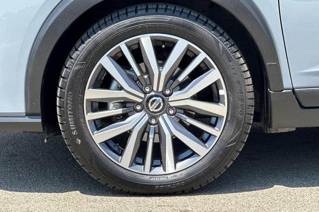 Photo of 2021 Boulder Gray Pearl Nissan Kicks