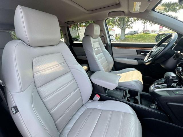 Photo of 2018 Obsidian Blue Pearl Honda CR-V