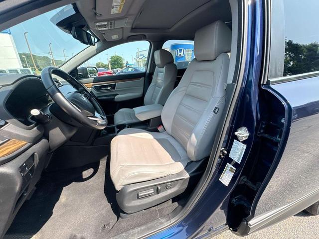 Photo of 2018 Obsidian Blue Pearl Honda CR-V