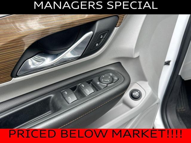 Photo of 2018 Summit White GMC Terrain