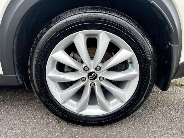 Photo of 2019 Majestic White INFINITI QX50