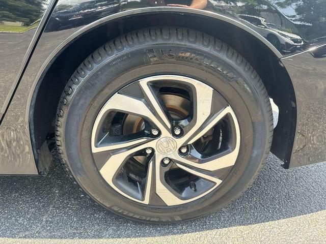 Photo of 2016 Crystal Black Pearl Honda Accord