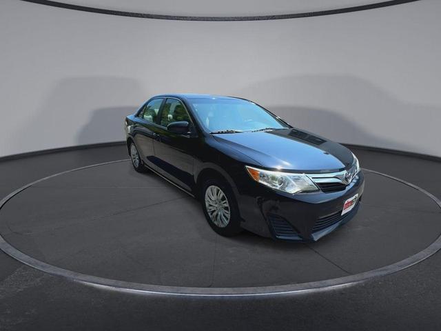Photo of 2014 Attitude Black Metallic Toyota Camry