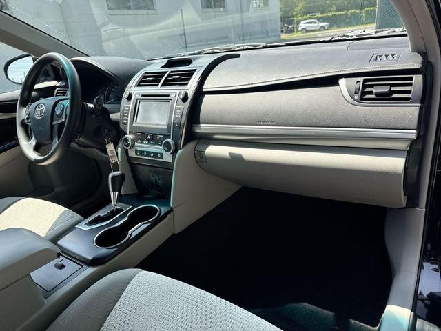 Photo of 2014 Attitude Black Metallic Toyota Camry