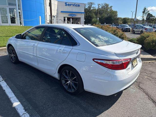 Photo of 2015 Super White Toyota Camry