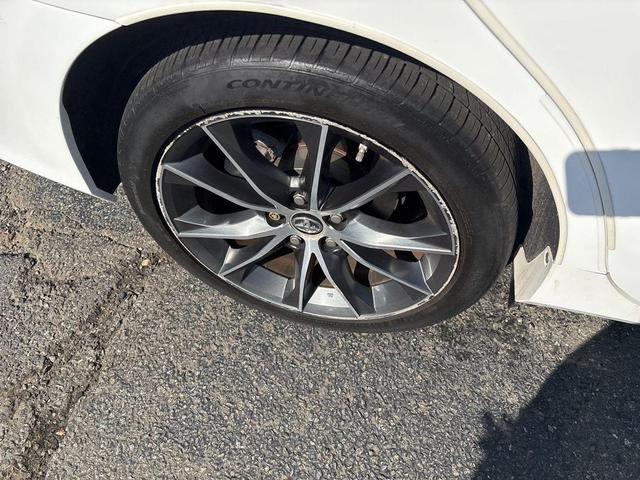 Photo of 2015 Super White Toyota Camry