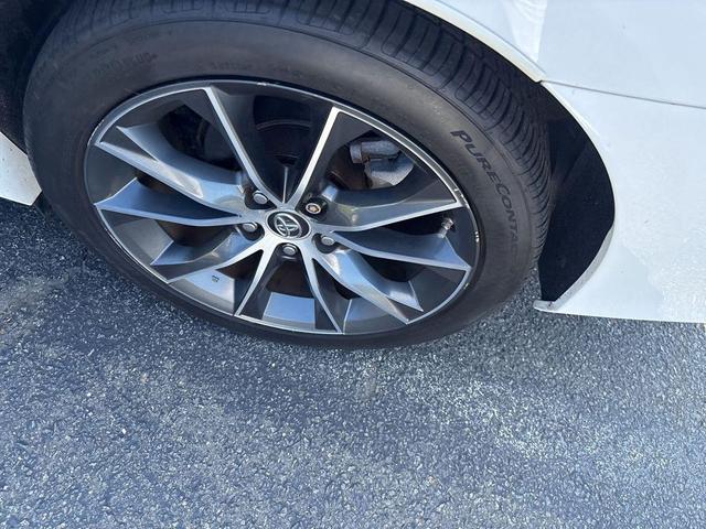 Photo of 2015 Super White Toyota Camry