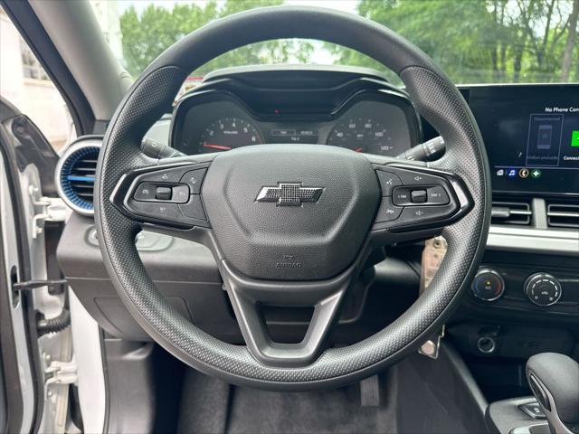 Photo of 2024 Summit White Chevrolet Trax