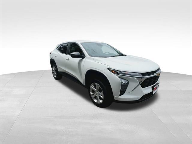 Photo of 2024 Summit White Chevrolet Trax