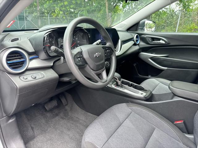 Photo of 2024 Summit White Chevrolet Trax