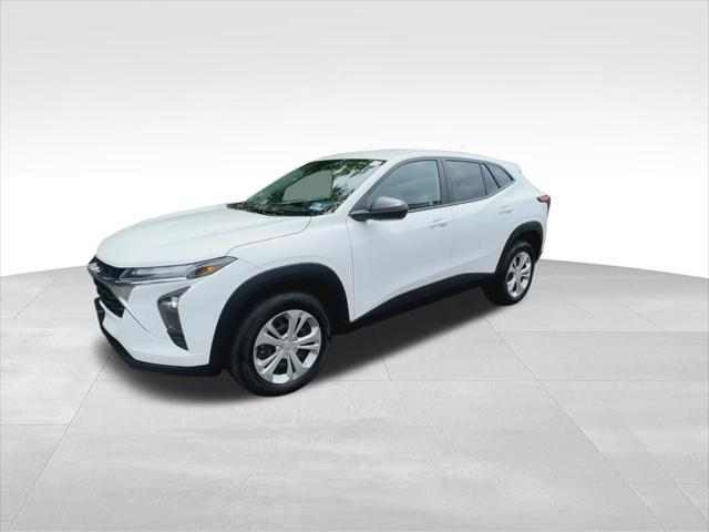 Photo of 2024 Summit White Chevrolet Trax