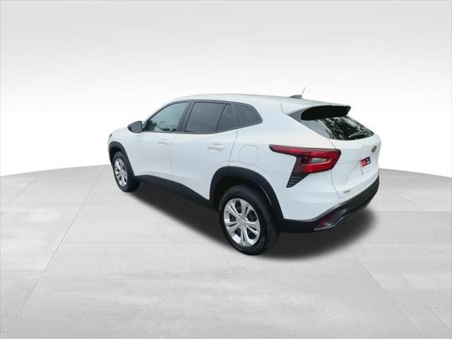 Photo of 2024 Summit White Chevrolet Trax
