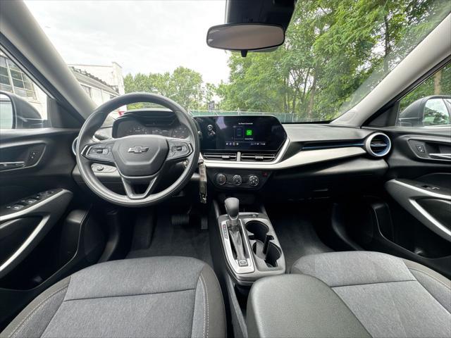 Photo of 2024 Summit White Chevrolet Trax