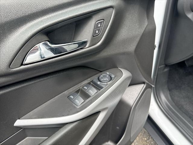 Photo of 2024 Summit White Chevrolet Trax