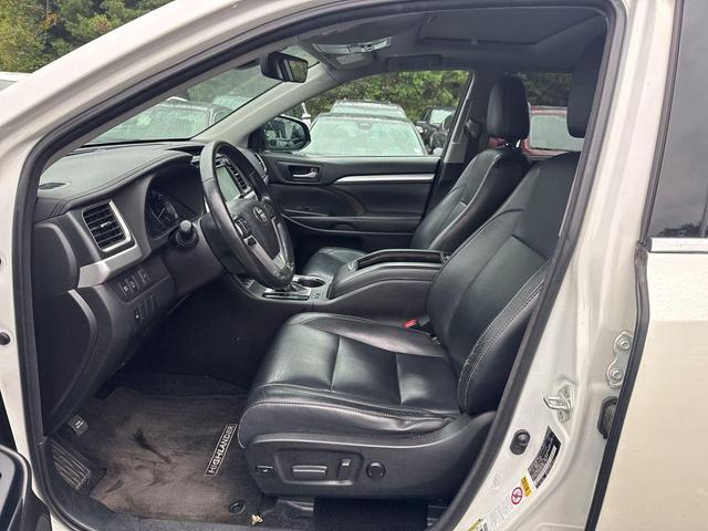 Photo of 2018 Blizzard Pearl Toyota Highlander