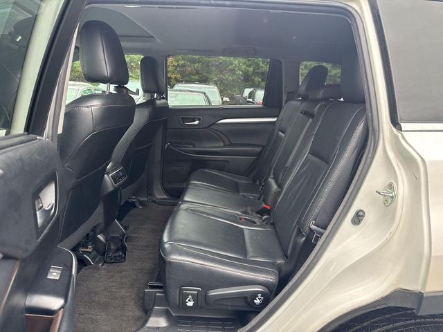 Photo of 2018 Blizzard Pearl Toyota Highlander
