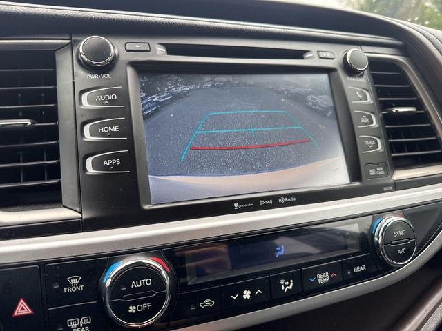 Photo of 2018 Blizzard Pearl Toyota Highlander