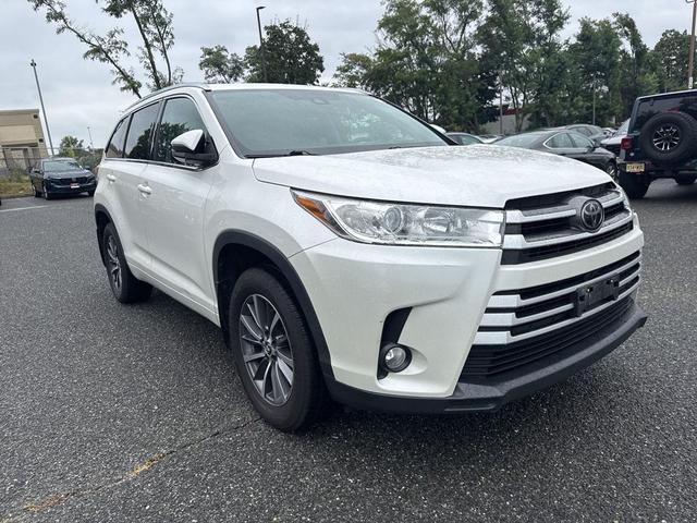 Photo of 2018 Blizzard Pearl Toyota Highlander
