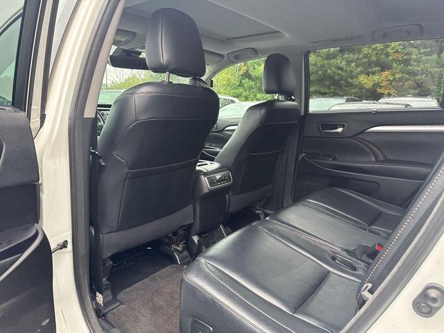 Photo of 2018 Blizzard Pearl Toyota Highlander