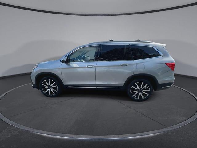 Photo of 2022 Lunar Silver Metallic Honda Pilot
