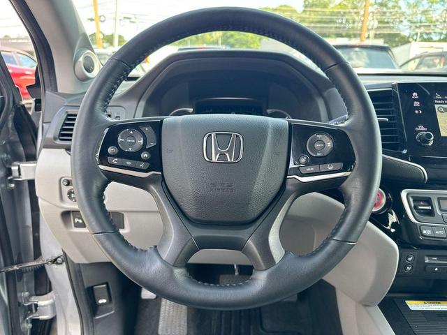 Photo of 2022 Lunar Silver Metallic Honda Pilot