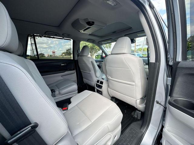 Photo of 2022 Lunar Silver Metallic Honda Pilot