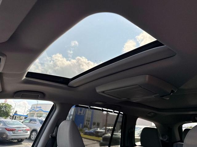 Photo of 2022 Lunar Silver Metallic Honda Pilot