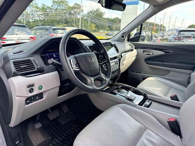 Photo of 2022 Lunar Silver Metallic Honda Pilot