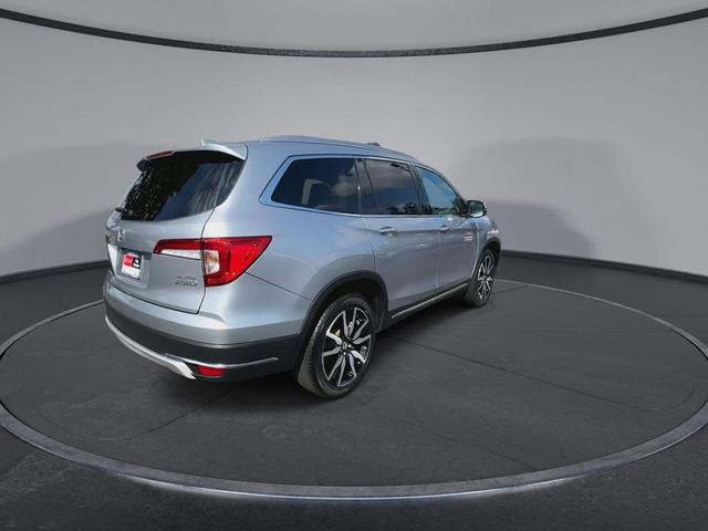 Photo of 2022 Lunar Silver Metallic Honda Pilot