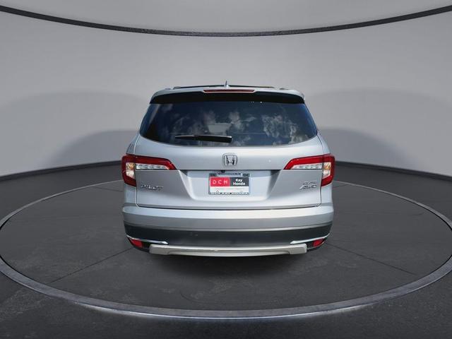 Photo of 2022 Lunar Silver Metallic Honda Pilot