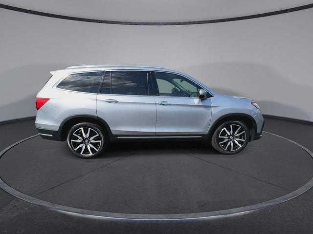 Photo of 2022 Lunar Silver Metallic Honda Pilot