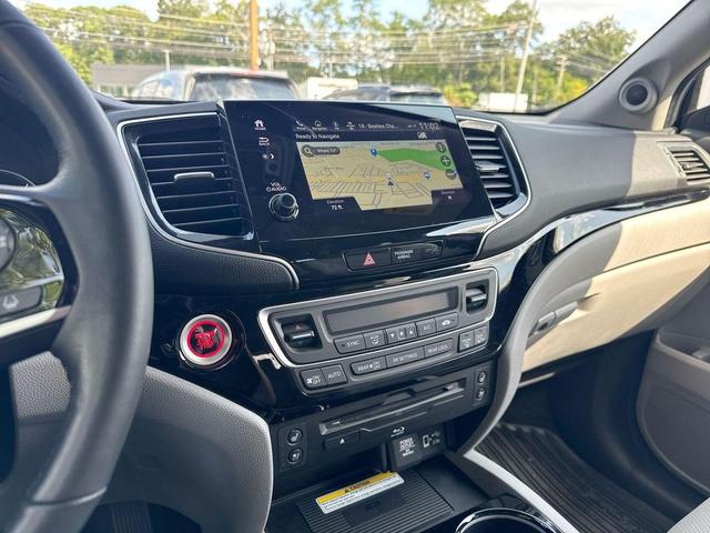 Photo of 2022 Lunar Silver Metallic Honda Pilot