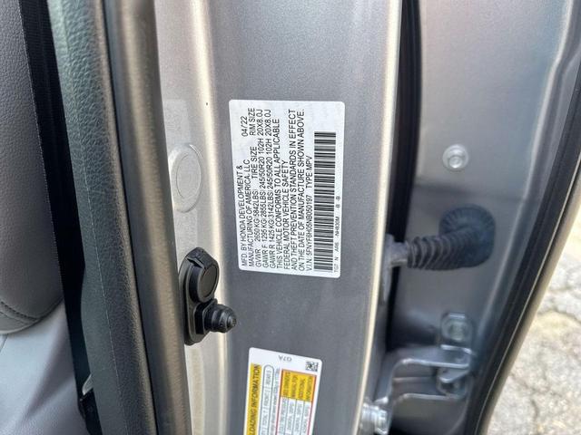 Photo of 2022 Lunar Silver Metallic Honda Pilot