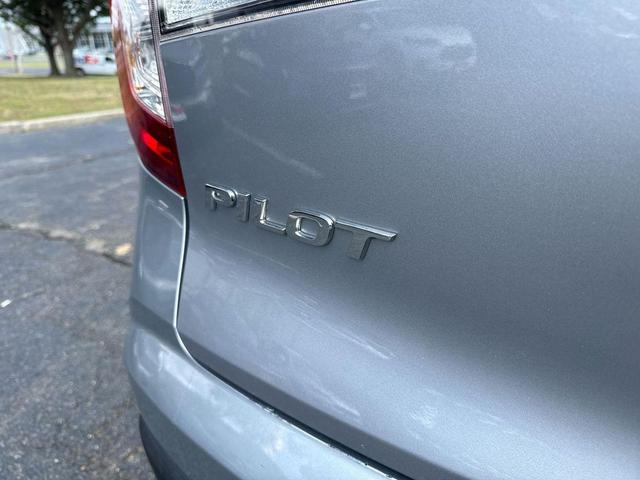 Photo of 2022 Lunar Silver Metallic Honda Pilot