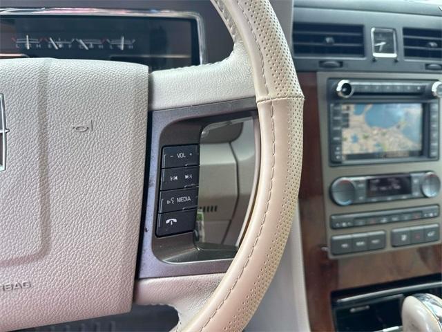 Photo of 2014 Ingot Silver Lincoln Navigator