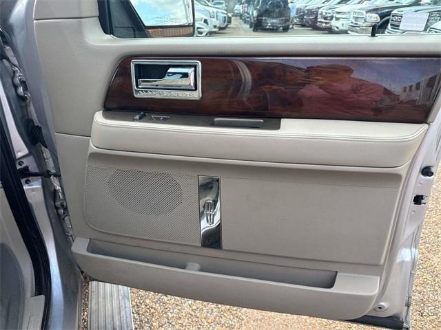 Photo of 2014 Ingot Silver Lincoln Navigator