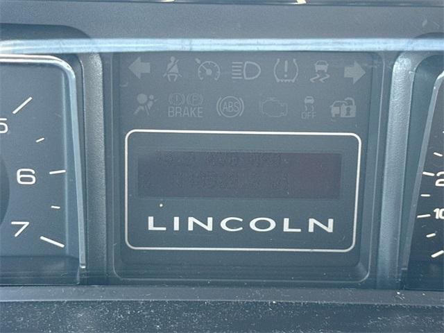 Photo of 2014 Ingot Silver Lincoln Navigator