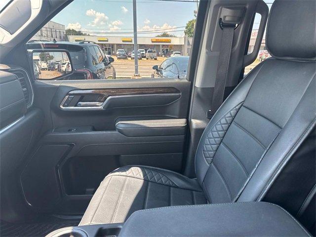 Photo of 2024 Onyx Black GMC Sierra 1500
