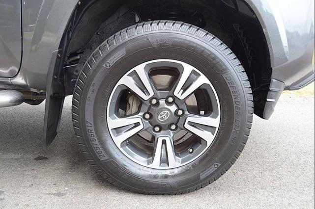 Photo of 2017 Magnetic Gray Toyota Tacoma