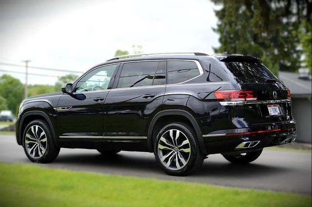 Photo of 2023 Deep Black Pearl Volkswagen Atlas