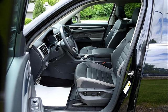 Photo of 2023 Deep Black Pearl Volkswagen Atlas