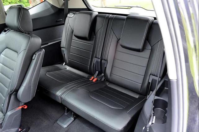 Photo of 2023 Deep Black Pearl Volkswagen Atlas
