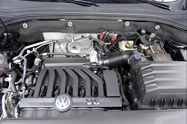 Photo of 2023 Deep Black Pearl Volkswagen Atlas