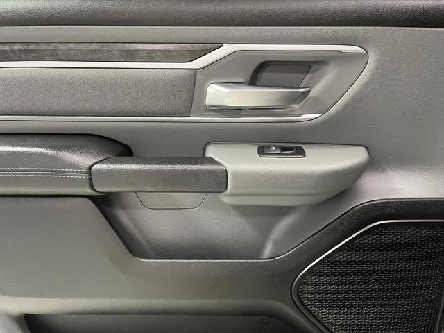 Photo of 2020 Diamond Black Crystal Pearlcoat RAM 1500