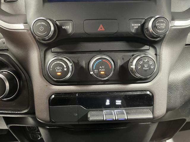 Photo of 2020 Diamond Black Crystal Pearlcoat RAM 1500